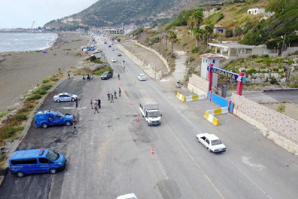 Hatay'da Jandarmadan 'drone'li trafik denetimi