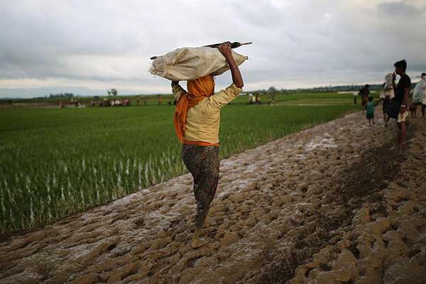 Bangladeş'e geçen Arakanlıların sayısı yükseldi