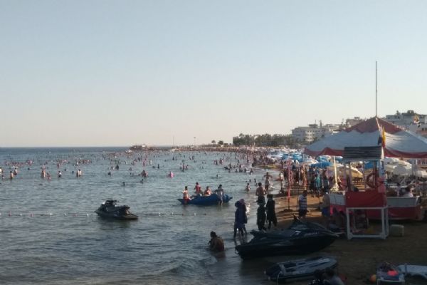 Mersin'de denize giren baba kayboldu, oğlu boğuldu