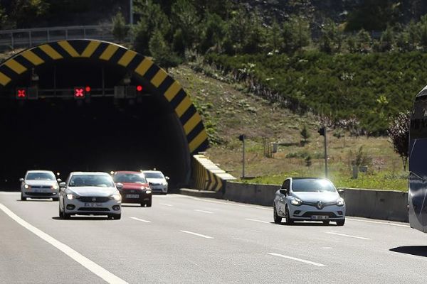 Tatilcilerin dönüş yolculuğu başladı
