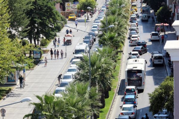 Çanakkale'de feribot kuyruğu 2,5 kilometreye ulaştı