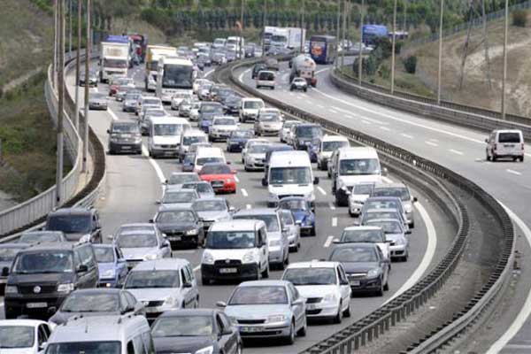Tatil dönüşünde trafik çilesi başladı