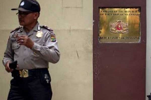 Endonezya'da Myanmar Büyükelçiliğine saldırı