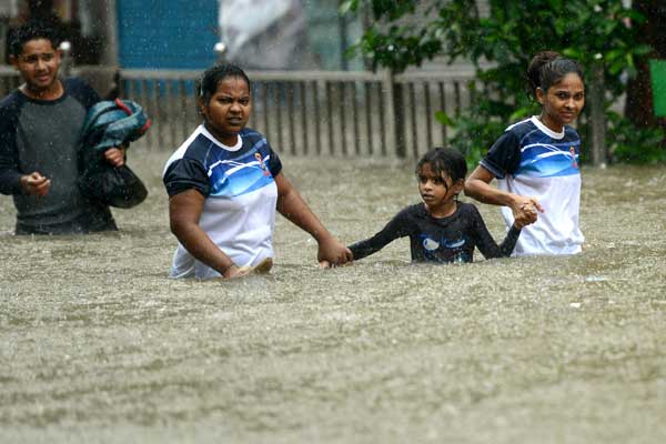'Güney Asya'da 16 milyon çocuk yardıma muhtaç'