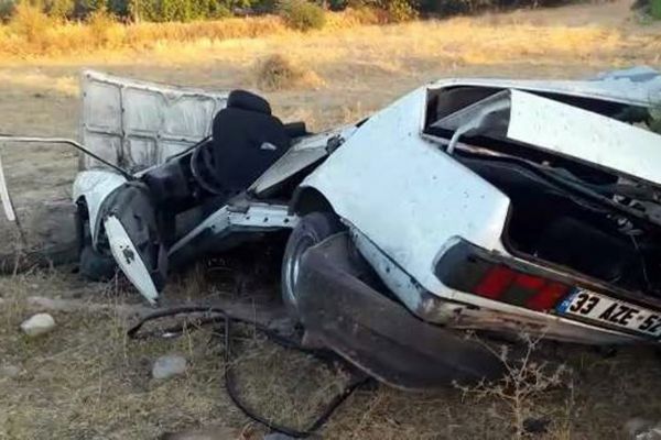 Adıyaman'da minibüs ile otomobil çarpıştı: 1 ölü, 2 yaralı