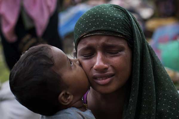 Arakanlı Müslümanlar vahşeti anlattı! 'İnsanların çoğu doğranmıştı!'