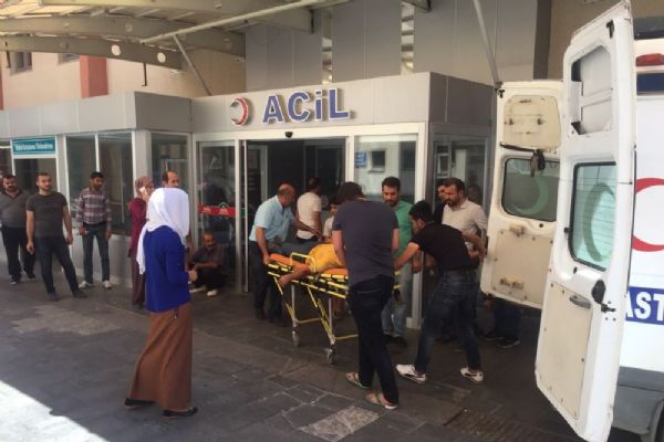 Batman'da tarım işçilerini taşıyan traktör devrildi: 10 yaralı