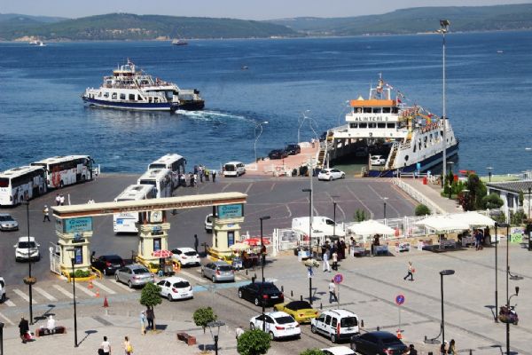 Çanakkale'de 9 günde 155 bin araç!