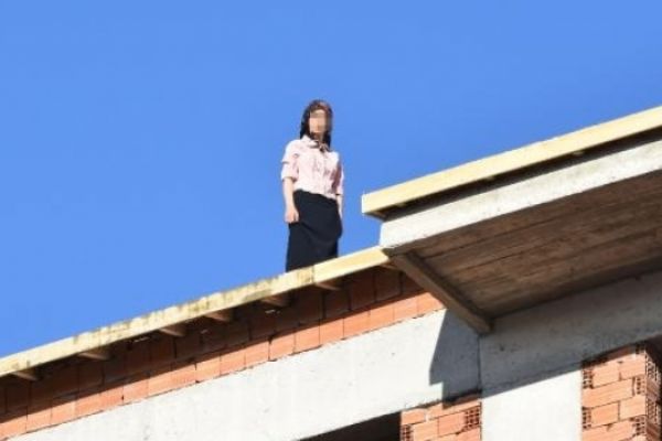 Sivas'ta hamile kadın 9 katlı inşaata çıkarak intihara kalkıştı