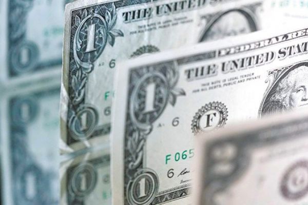 İzmir'de dolandırıcılar yanlışlıkla hesabına para yatırdı