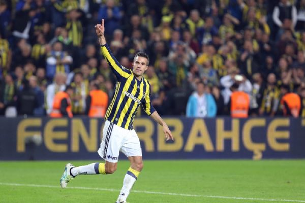 Fenerbahçe'de Robin Van Persie şoku