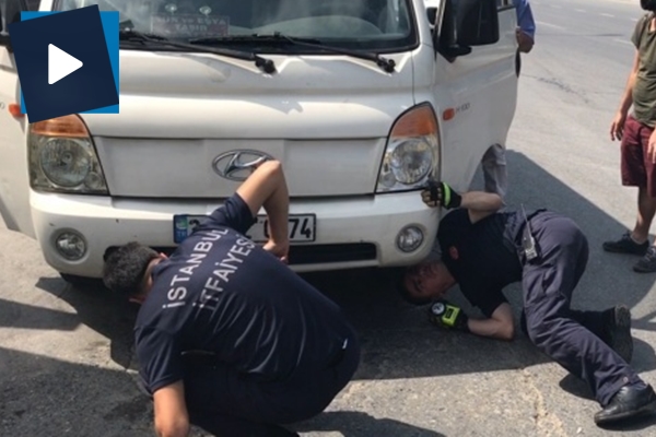 İtfaiyeden motora sıkışan kediyi kurtarmak için sıra dışı yöntem