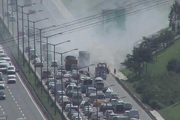 TEM'de araç yangını