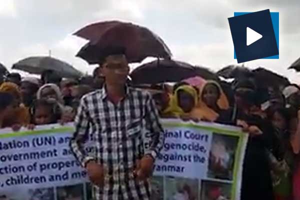 Bangladeş'teki Arakanlı mültecilerden protesto