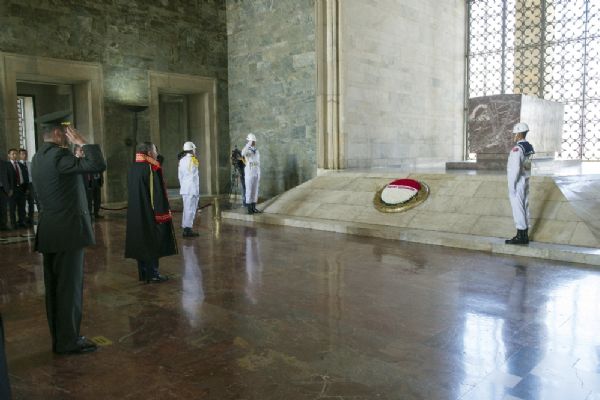 Yargıtay üyeleri adli yıl açılışında Anıtkabir'i ziyaret etti