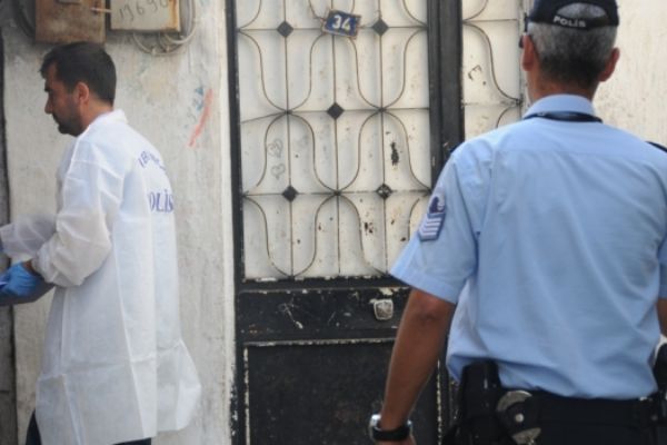 Gaziantep'de eşini tabancayla vurdu, kızını alıp kaçtı