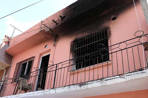 Eşine kızınca evini yaktı