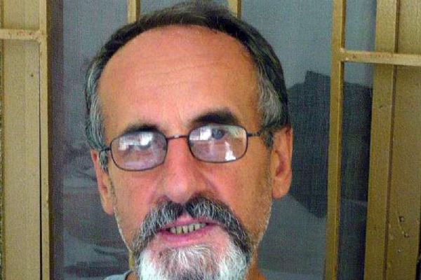 Antalya'da çarpışan otomobillerden biri yayayı ezdi