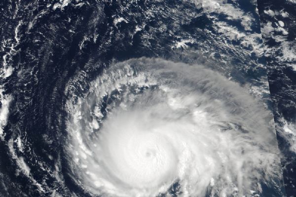 Hızı 5'inci kategoriye yükseldi: Vali acil durum çağrısı yaptı