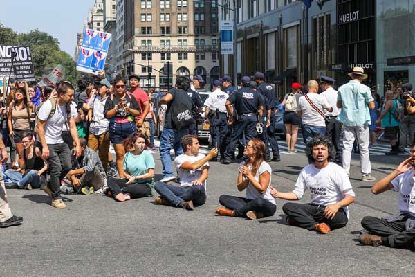 Trump Tower önünde protesto