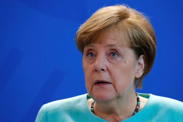 İtalyan yazardan Merkel'e eleştiri! Hata yapıyorsun