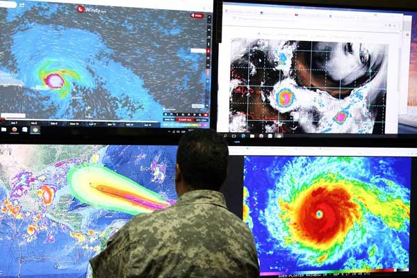 Irna Kasırgası karaya indi