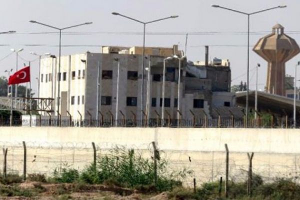 Sınırda o bayraklar kaldırıldı