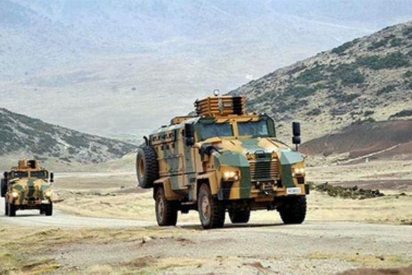 Hakkari'de yola tuzaklanan 7 el yapım patlayıcı imha edildi