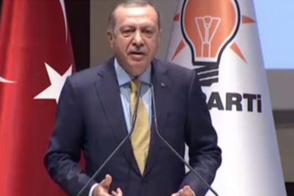 'Bu yürüyüşe ayağını uyduramayan kim varsa kenara koyacağız'