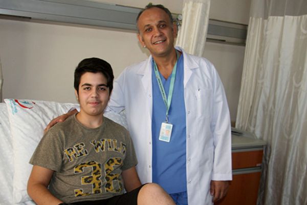 Antalya'da uzun süre oyun konsolu başından kalkmayan çocuğun bacak damarı tıkandı