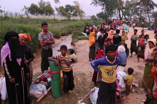 146 bin Arakanlı Bangladeş'e geçti