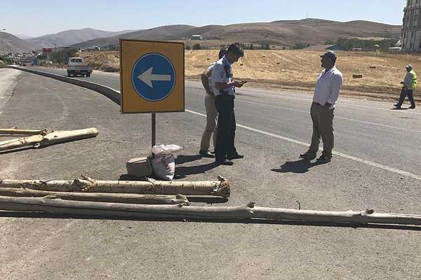 'Tapulu arazim' diyerek yolu kapattı