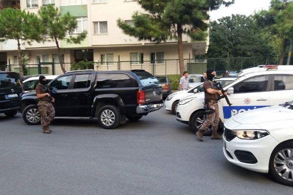 Savcının oğlu tartıştığı şahıslara lojmandan ateş açtı: 2 yaralı