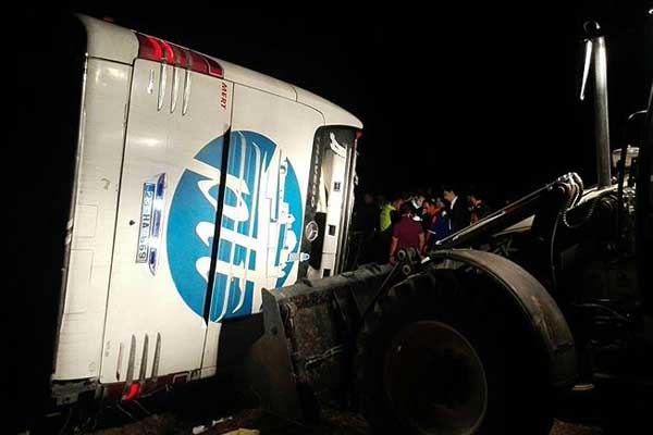 Yozgat'ta yolcu otobüsü devrildi