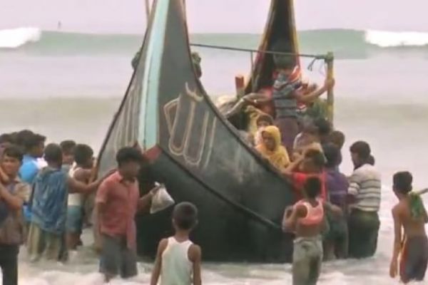 FETÖ'ye kuçak açtı Arakanlılar için 'bizim sorunumuz değil' dedi