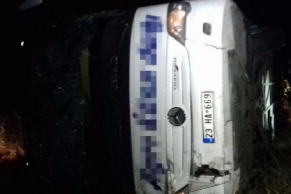 Yozgat'ta yolcu otobüsü devrildi: 3 kişi hayatını kaybetti