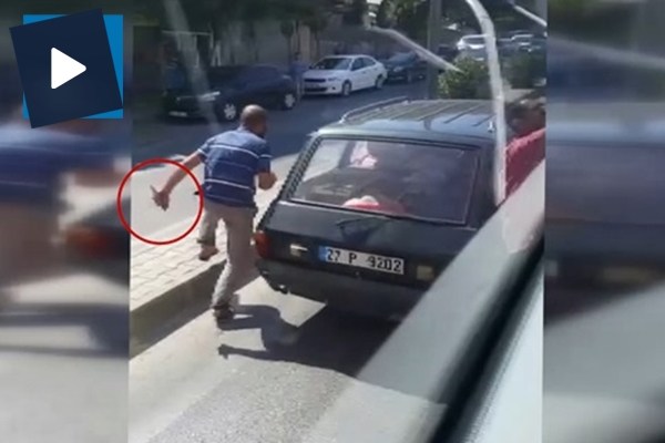 Yolcu şoföre bıçaklı saldırı girişimini engelledi