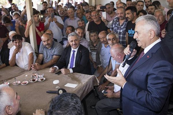 Binali Yıldırım: 'Ülkesini cümle aleme şikayet edenden bu ülke fayda görmez'