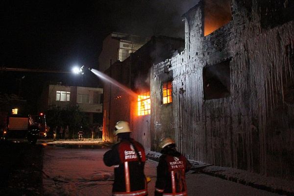 İstanbul, Arnavutköy'de boya fabrikasında yangın