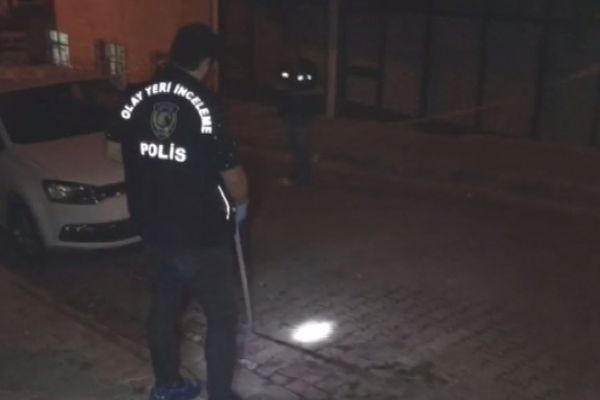 İstanbul'da eşine sokak ortasında kurşun yağdırdı