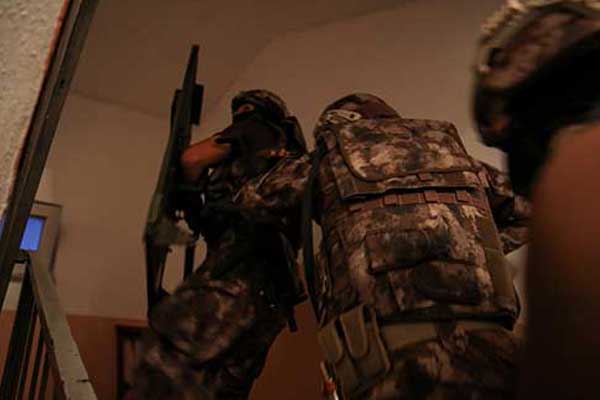 Bursa'da şafak operasyonu