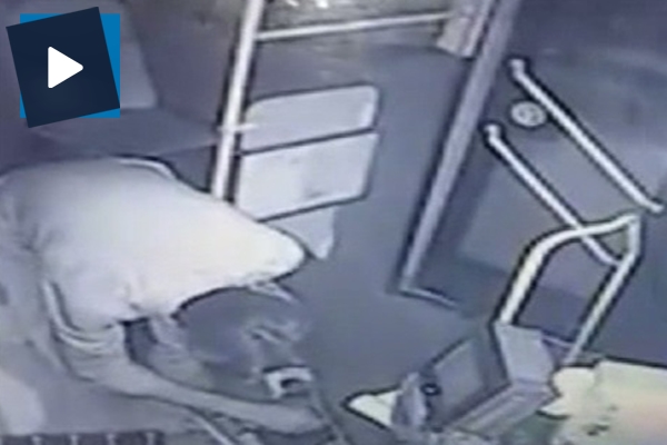 10 dakikada 5 otobüse giren hırsız kameraya yakalandı