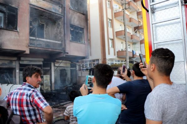 Bina yandı, vatandaş canlı yayın yaptı