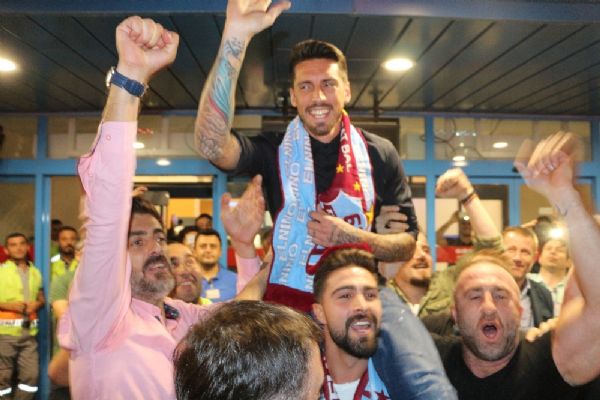 Jose Sosa ve Volkan Şen'e coşkulu karşılama