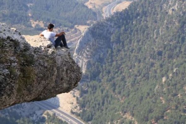 Mersin'de bin 650 metre uçurumun kenarında fotoğraf kuyruğu
