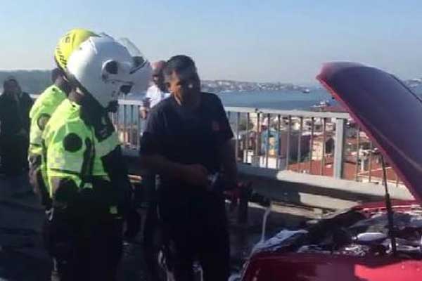 15 Temmuz Şehitler Köprüsü'nde araç yangını