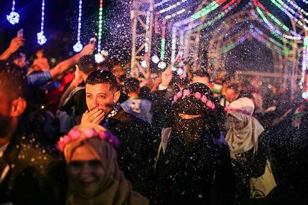 Gazzeli gelin ve damatlardan Arakanlılara destek