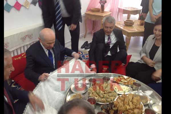 Bahçeli yemeğini yer sofrasında yedi