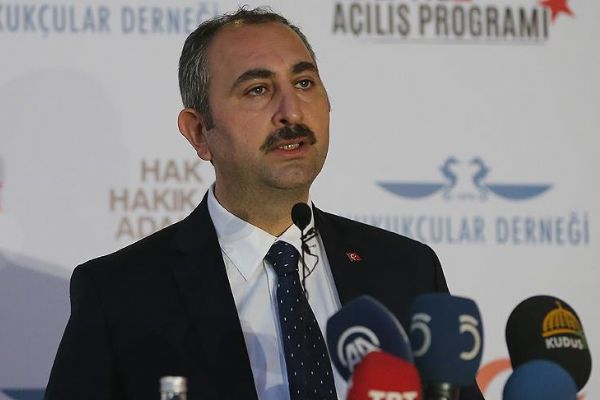 Abdülhamit Gül: 'Siyasetin en büyük sorunu üslupta seviyesizlik'