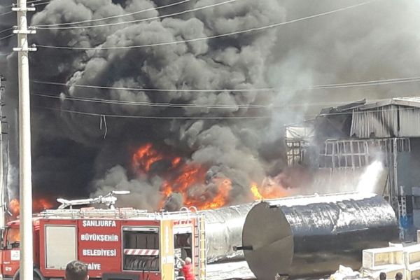 Hurda dükkanında yangın